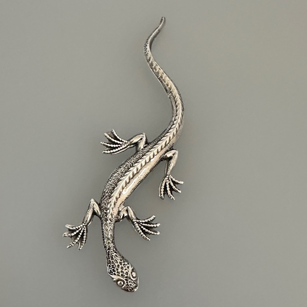 Elegant 925 Sterling Silver Brooch